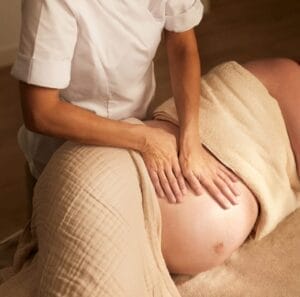 Schwangerschafts-Massage_-300x297